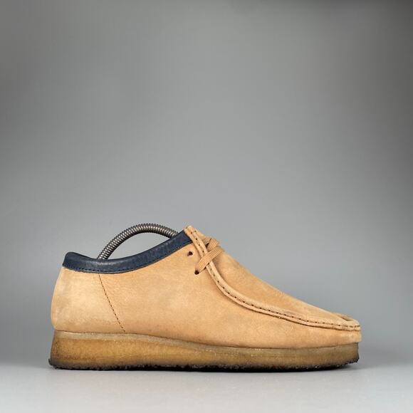 Clarks Originals Wallabee Boot Men\'s 8.5 M Beige Suede Lace-Up Comfort Moccasins